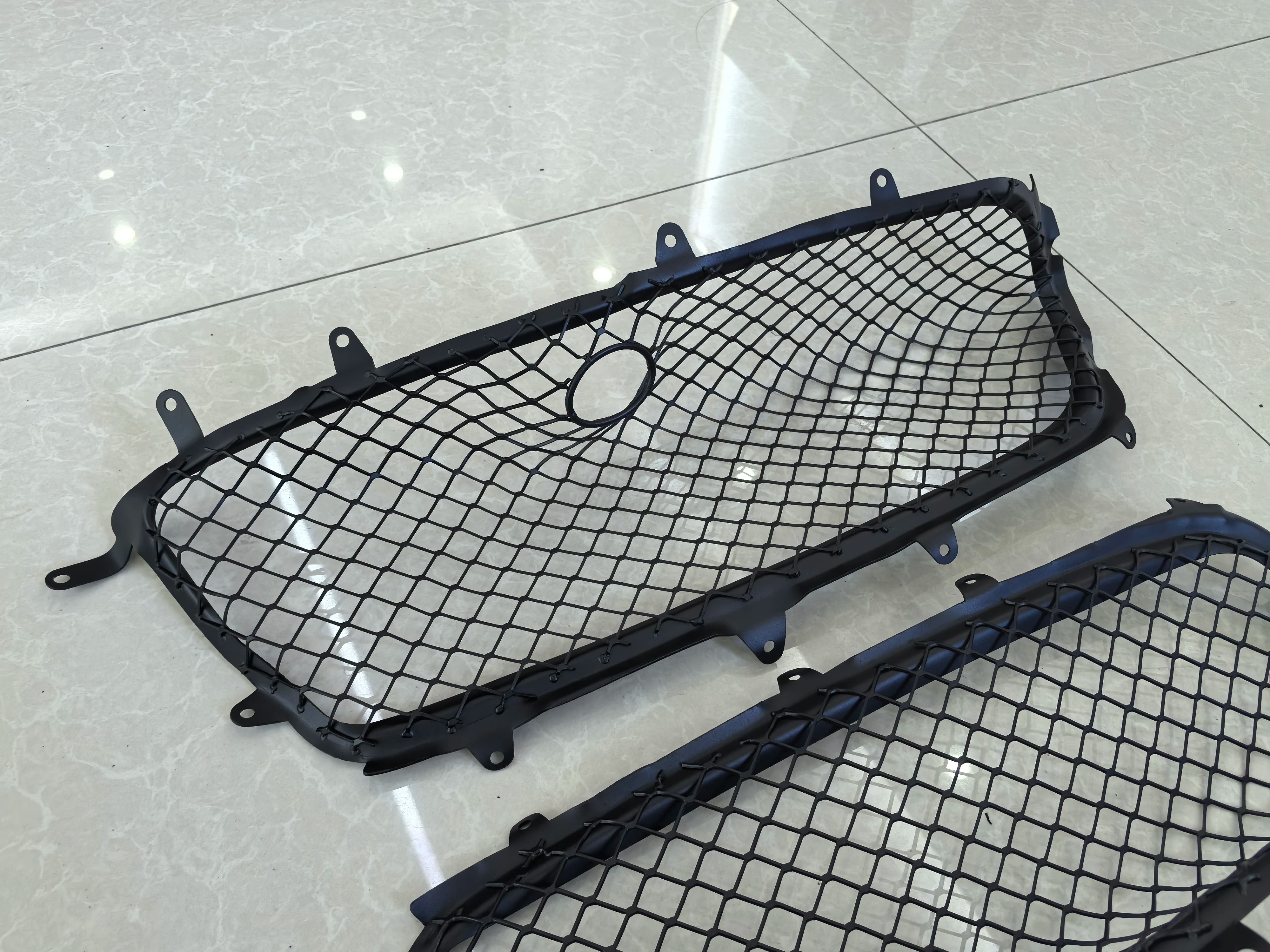 Top Quality AUTO PARTS SUIT for  488 COMPLETE FRONT ALUMINIUM GRILLE MESH Oem 815381 815413